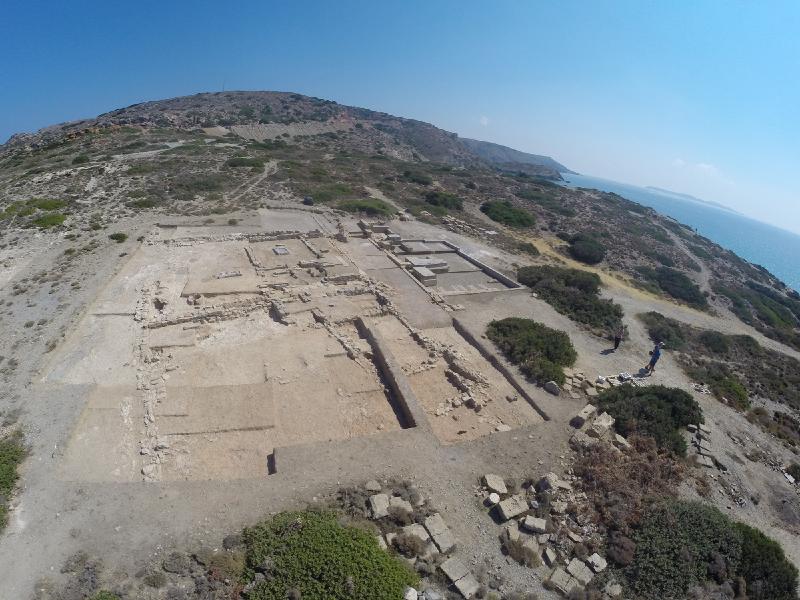 Vue aérienne du complexe archaïque d’Itanos à la Nécropole Nord, Vue du Sud